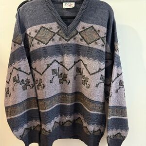 Men's V-Neck Patterned Sweater in Blue and Gray